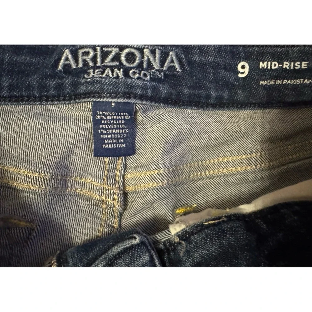 ARIZONA Jean Co. Women's‎ Size 9 Mid-Rise Cuffed Dark Wash Denim Jean Shorts